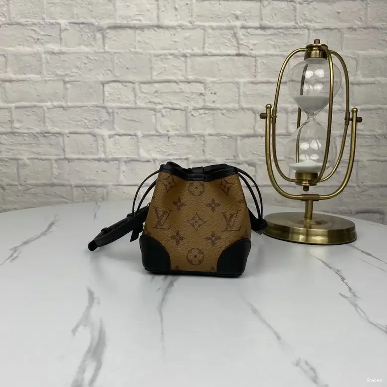 LV 206B570004 Bags 0707
